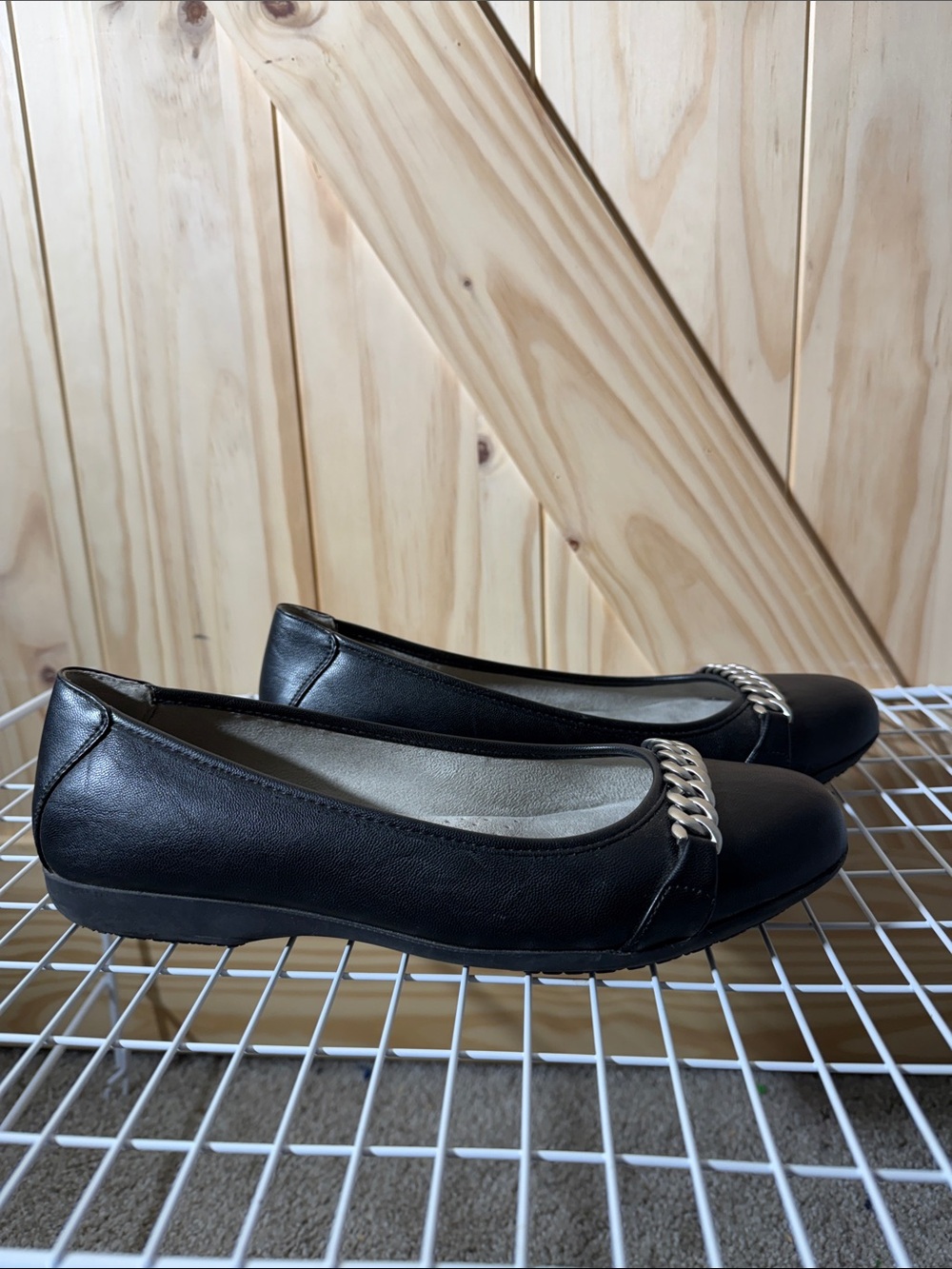 Cliffs by WHITE MOUNTAIN Black Ballet Flats with Silver Chain
